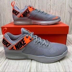 nike dominator tr2